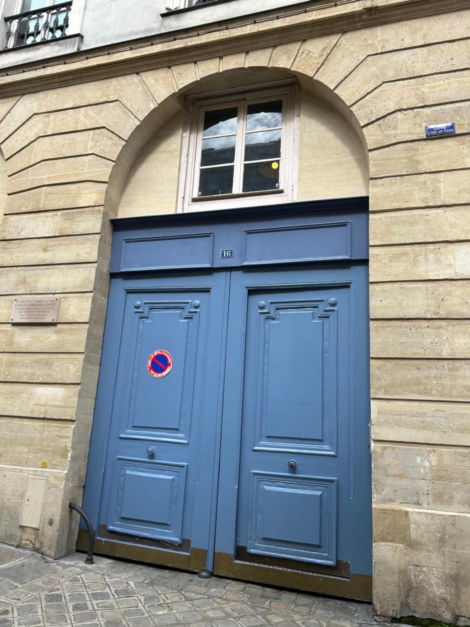 Joli 2 Pieces Proche Marais Apartment *