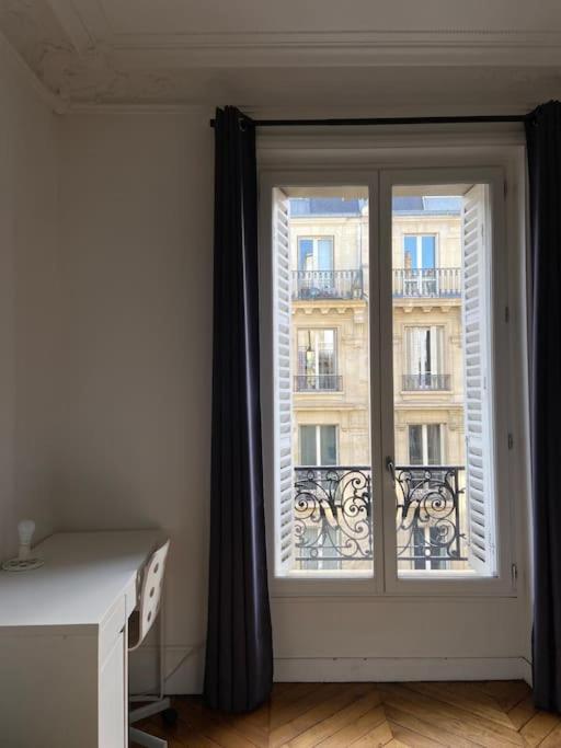 Apartment 5 Bdr, 10 Ppl Georgous Typical Parisian Flat *
