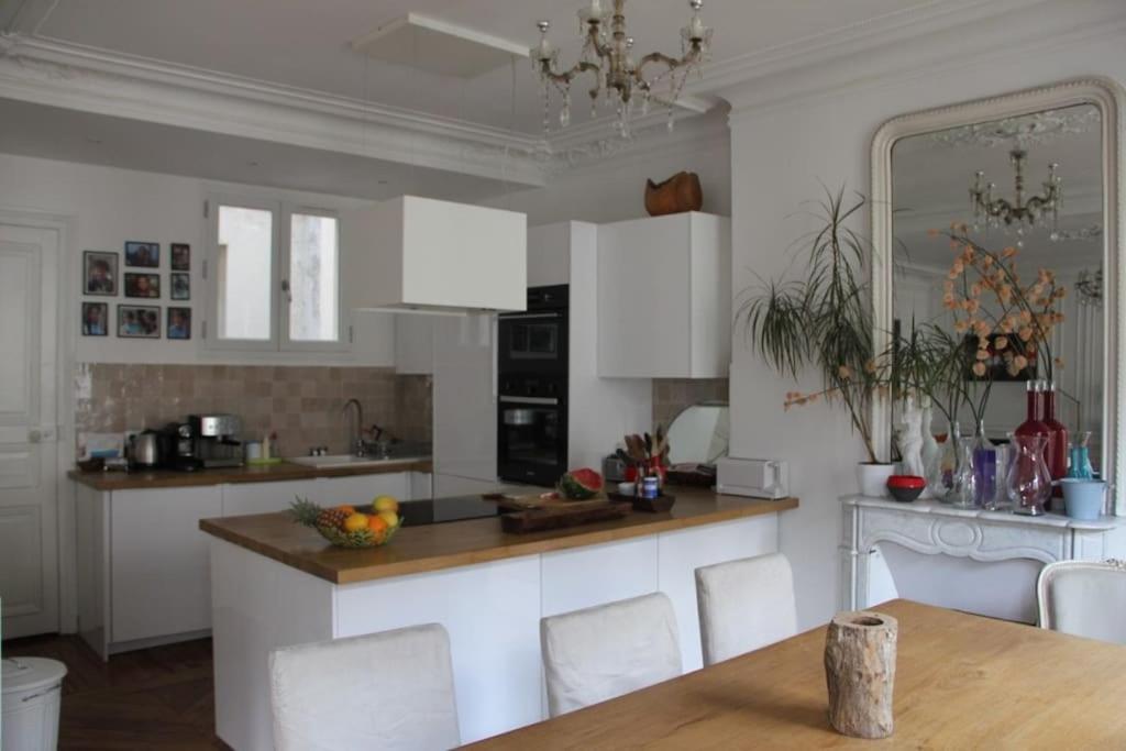 5 Bdr, 10 Ppl Georgous Typical Parisian Flat Apartment