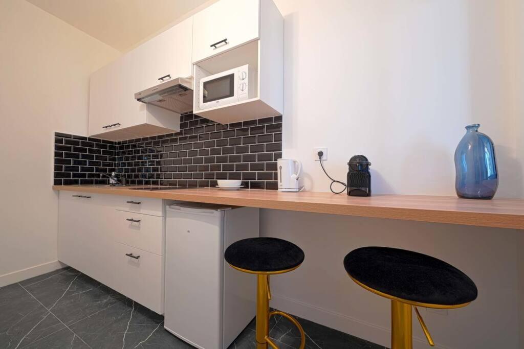 Modern Large For 3 * Paris