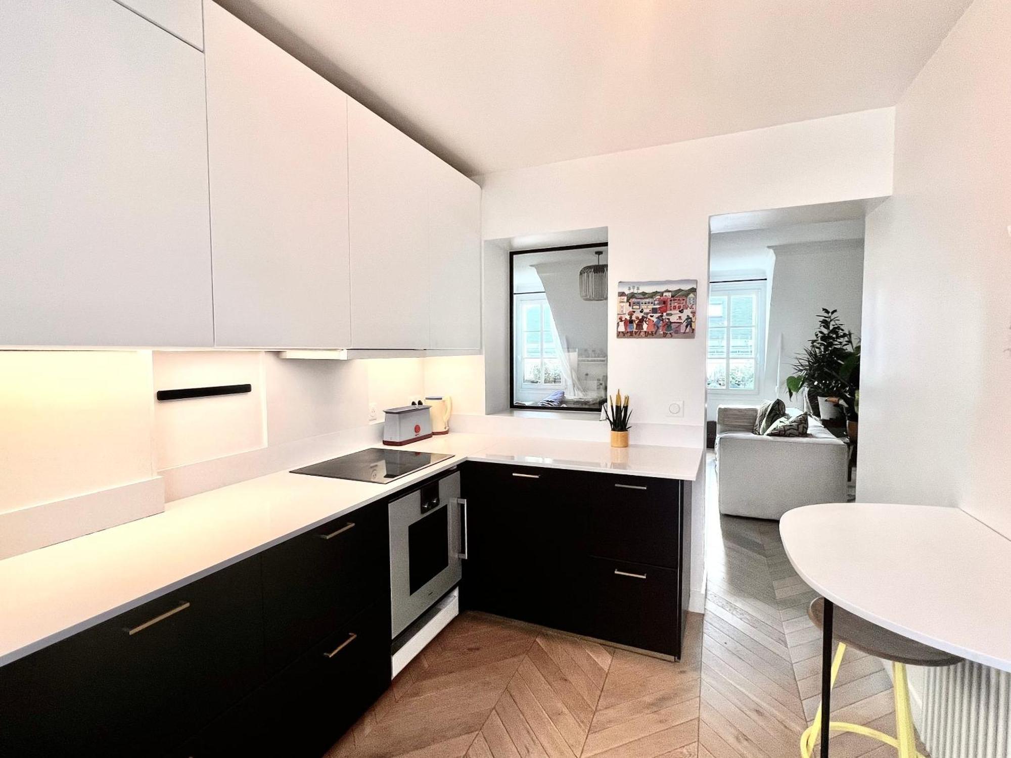 Moderne A 130 M² Proche Monceau Climatise * Paris