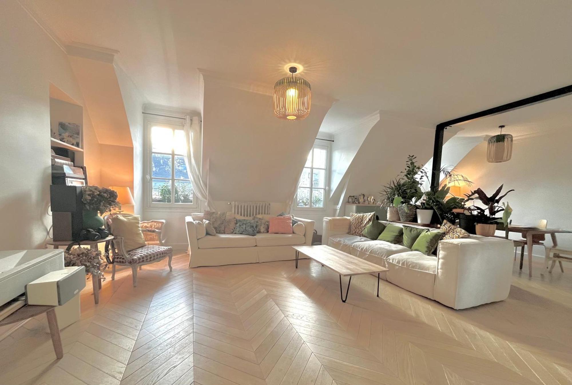 Moderne A 130 M² Proche Monceau Climatise * Paris