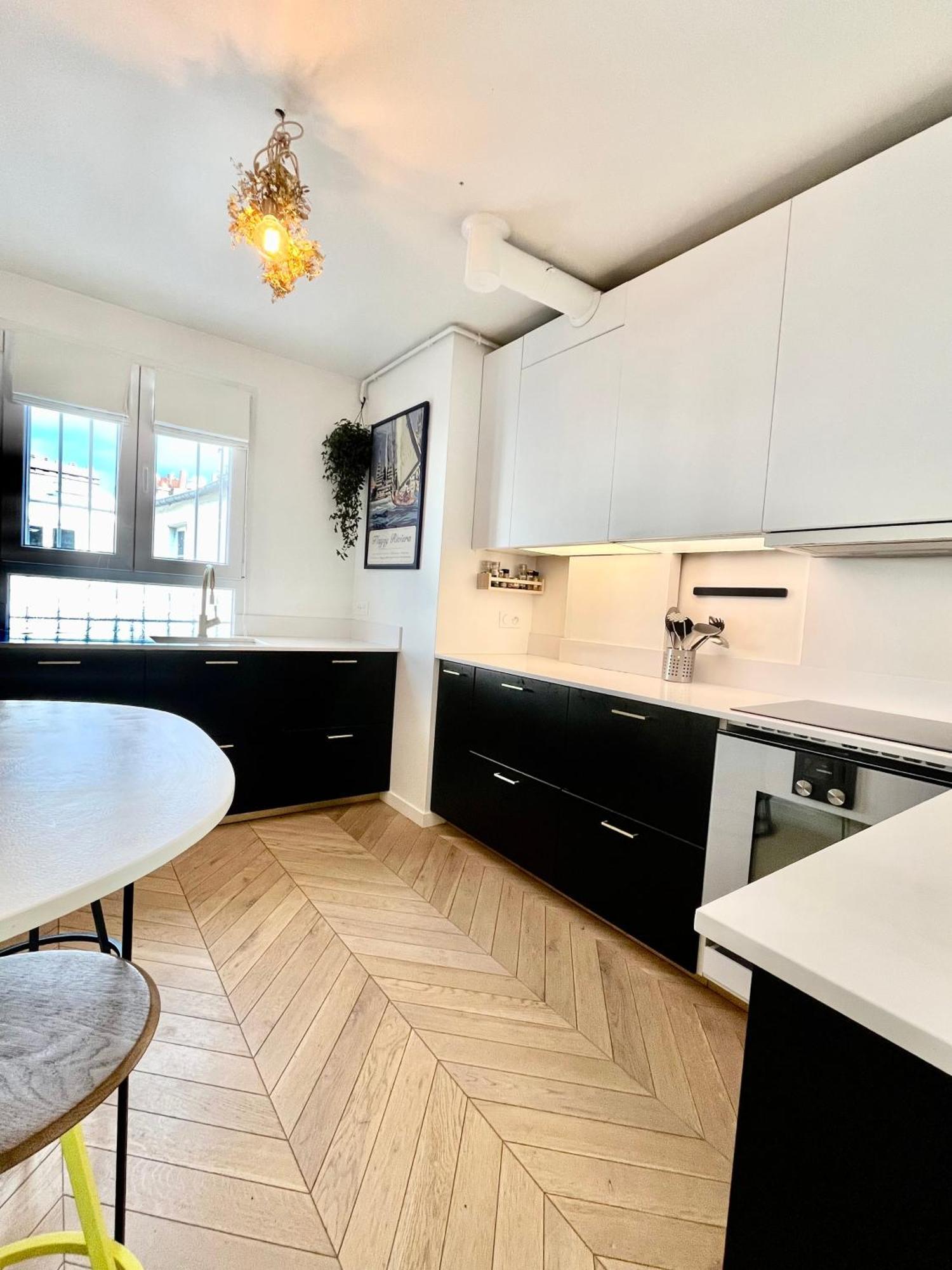 Moderne A 130 M² Proche Monceau Climatise Paris
