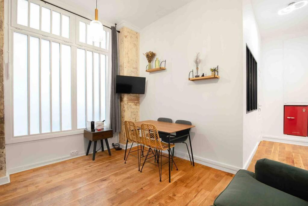 Montmartre, Gare De L'est, 1 2 A 4p Appartement *
