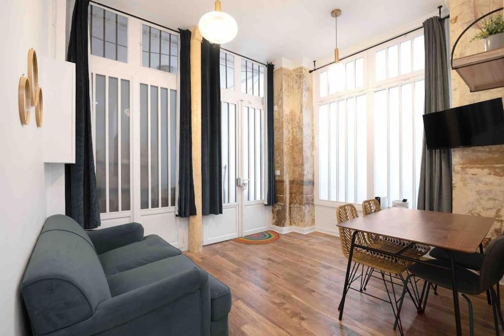 Appartement Montmartre, Gare De L'est, 1 2 A 4p *