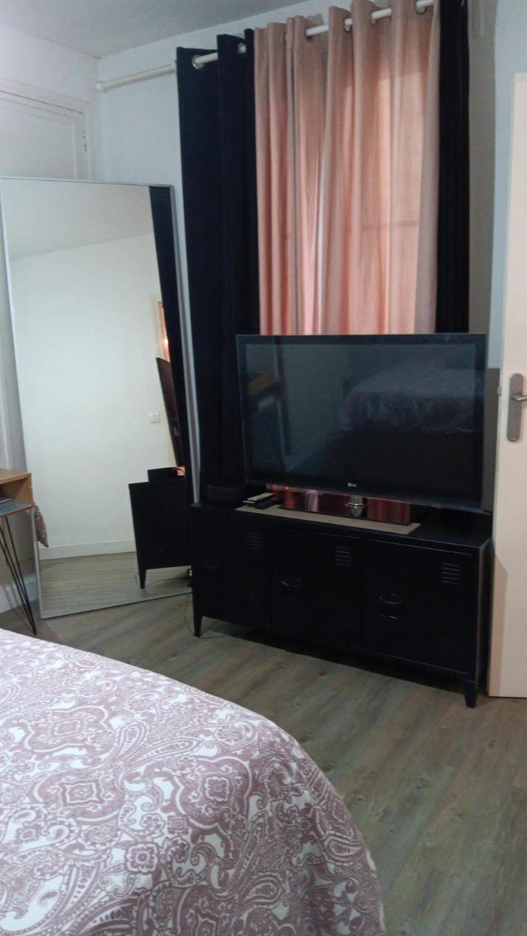 En Plein Coeur Du 10eme Et Proche De Plusieurs Gares Appartement *