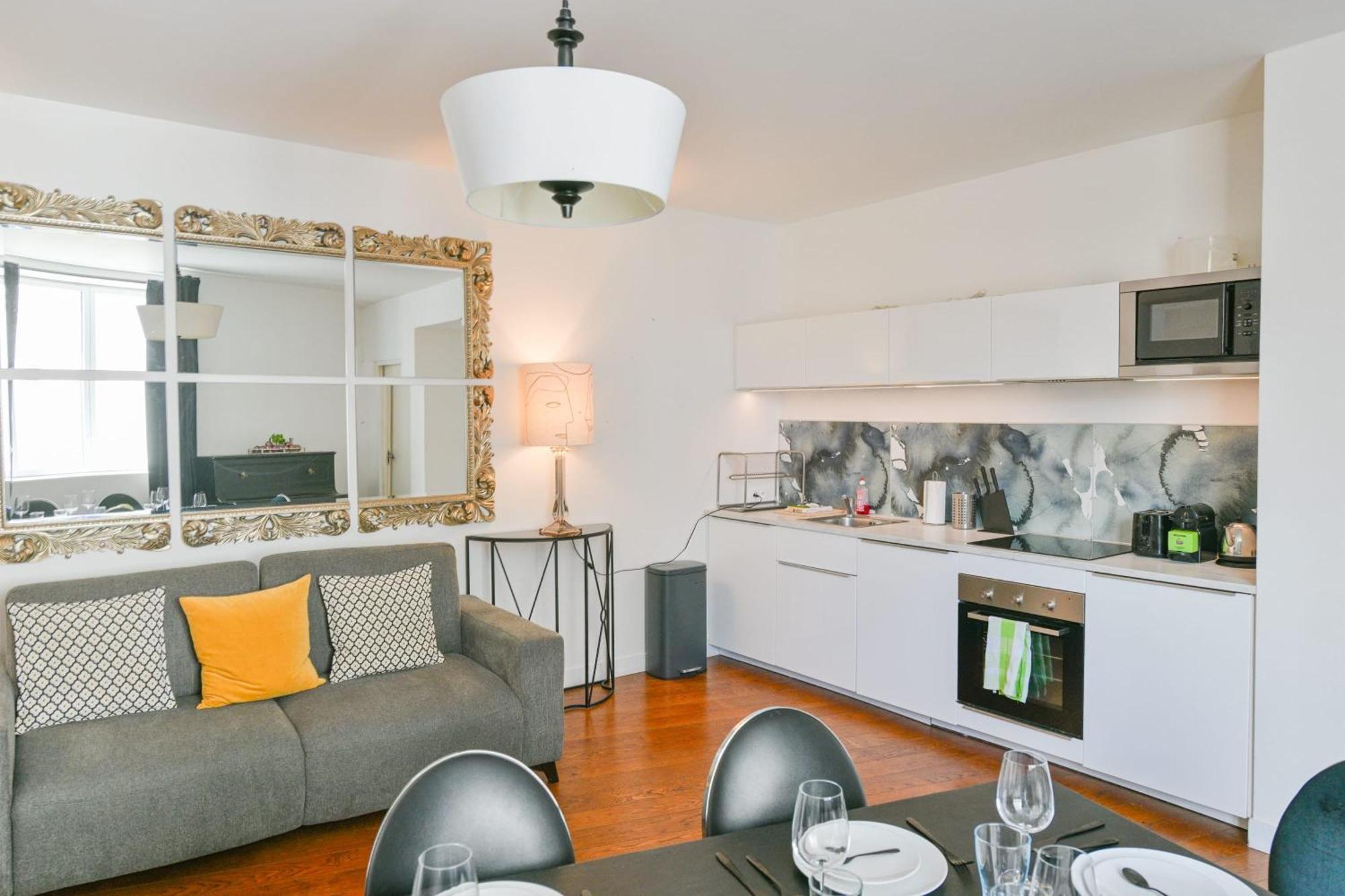 Huge And Bright 4bd For 10 Guests Sacre-coeur Paris