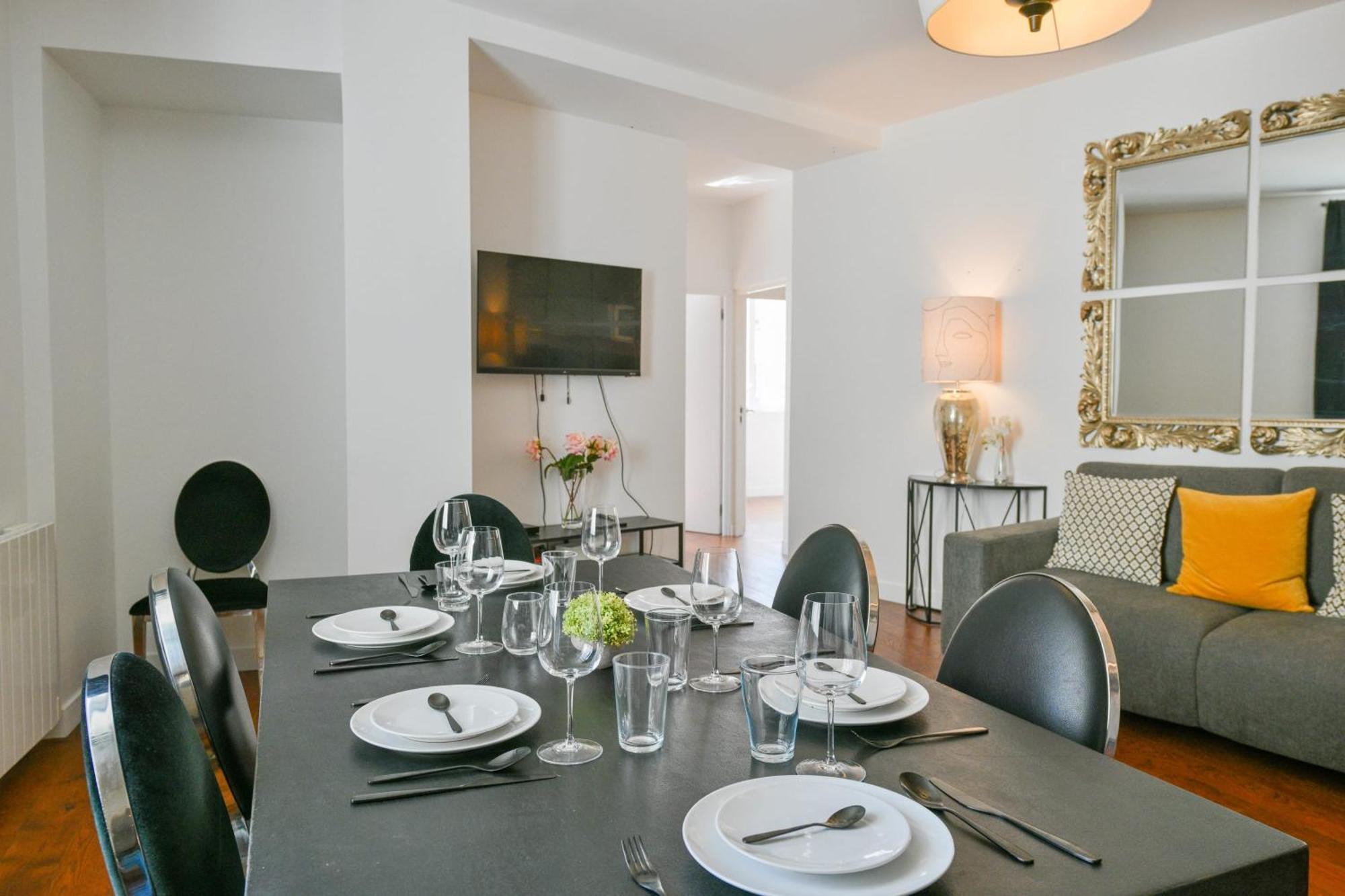 Huge And Bright 4bd For 10 Guests Sacre-coeur Apartment *