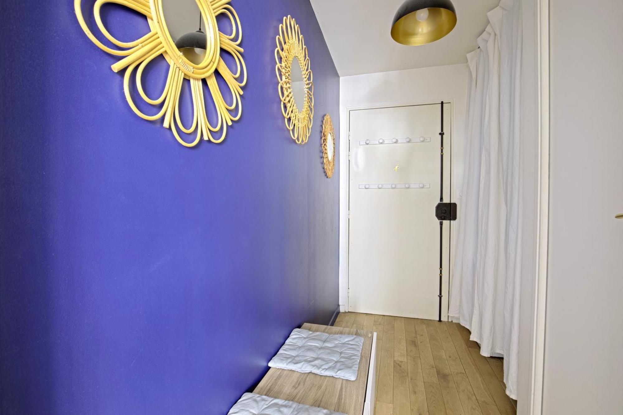 Apartment Balcony Near Buttes Chaumont *