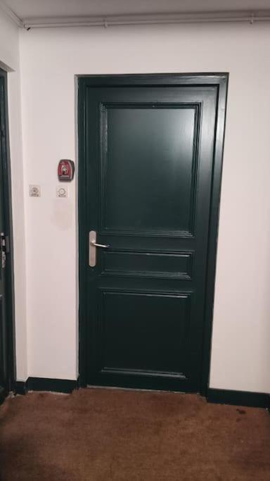 Apartment Haussmannian Elegance Close To Montmartre Paris
