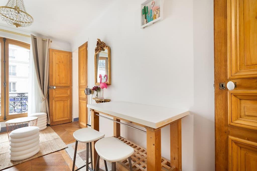 Haussmannian Elegance Close To Montmartre Apartment *