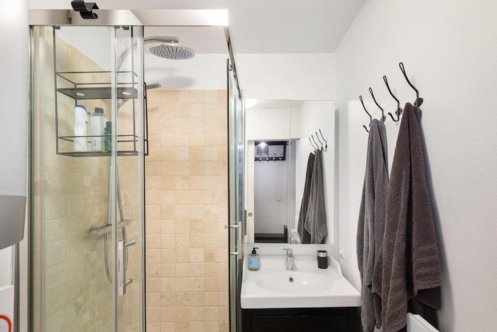 Apartment Haussmannian Elegance Close To Montmartre Paris