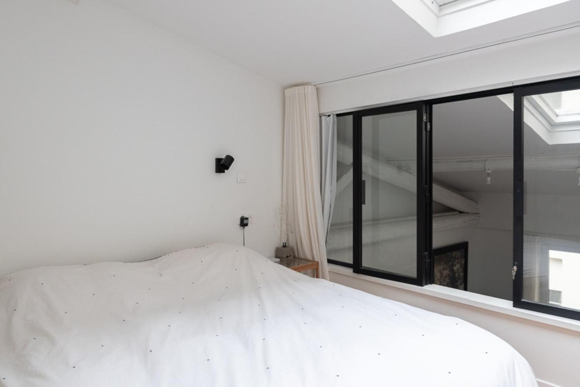 Atypical Duplex Near Pere Lachaise Apartment *