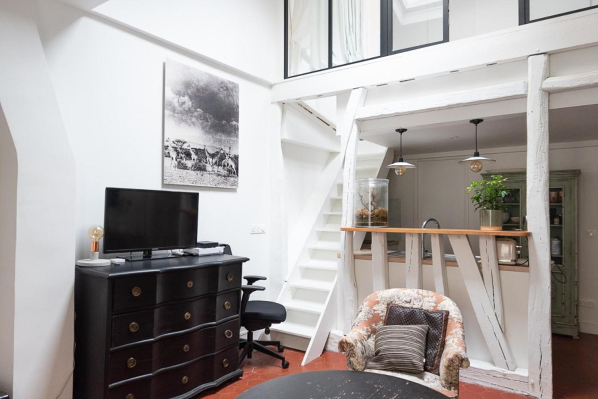 Apartment Atypical Duplex Near Pere Lachaise