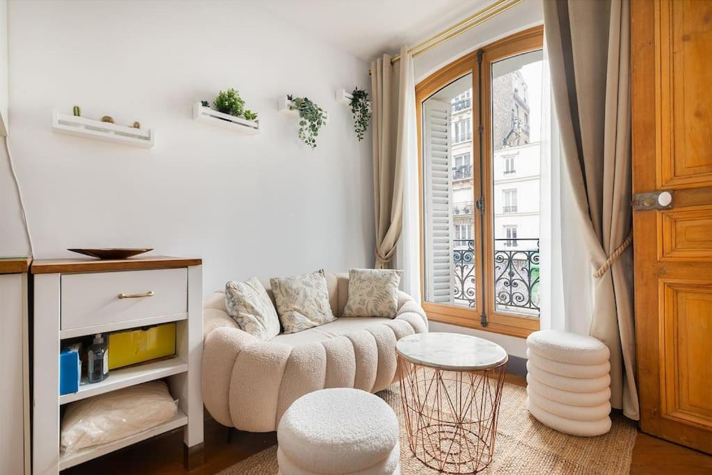 Apartment Haussmannian Elegance Close To Montmartre Paris