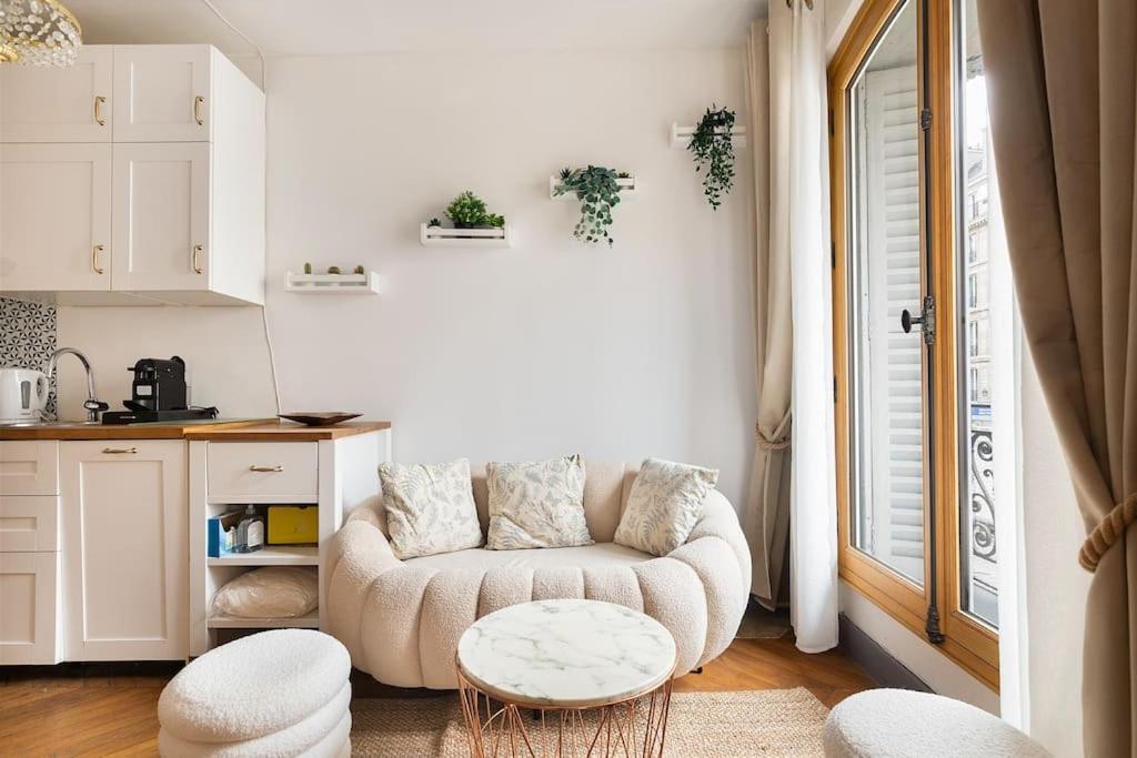 Haussmannian Elegance Close To Montmartre Paris