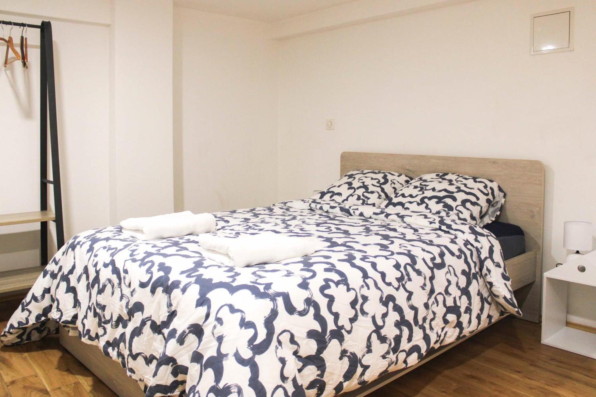 Bright - Near Garden Apartment *