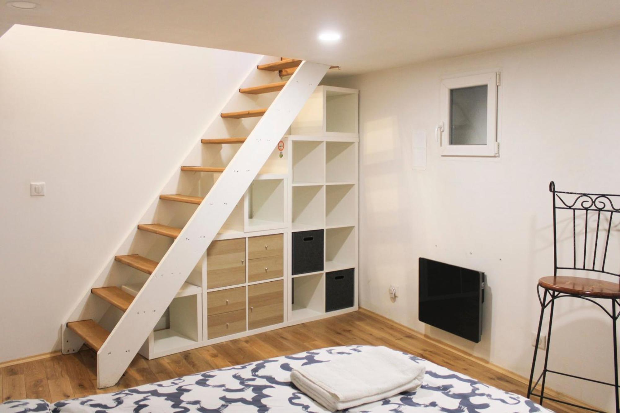 Bright - Near Garden Apartment