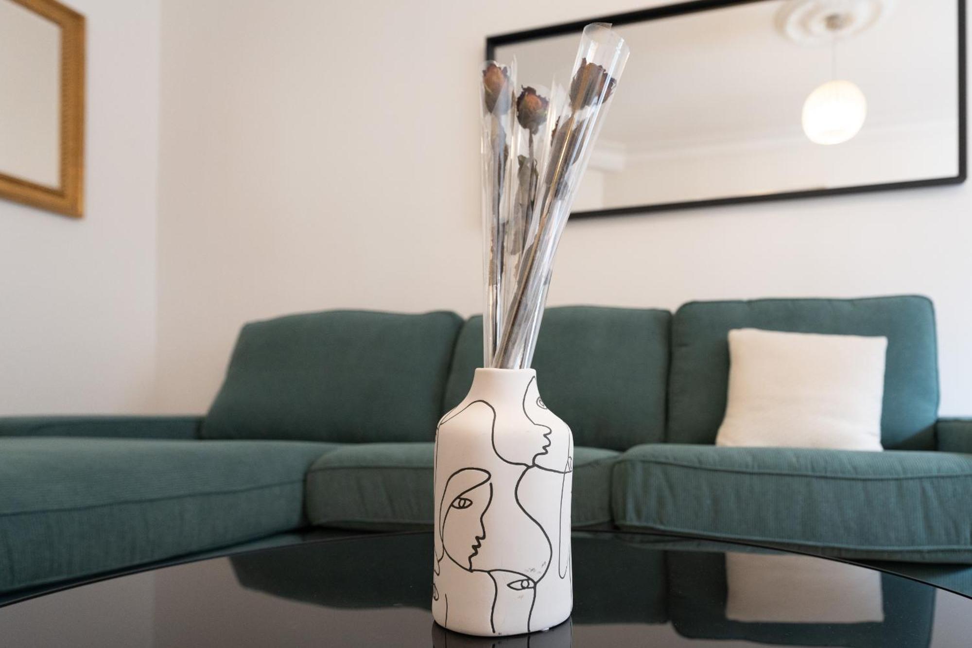 De Luxe Champs Elysees Neuf Apartment *