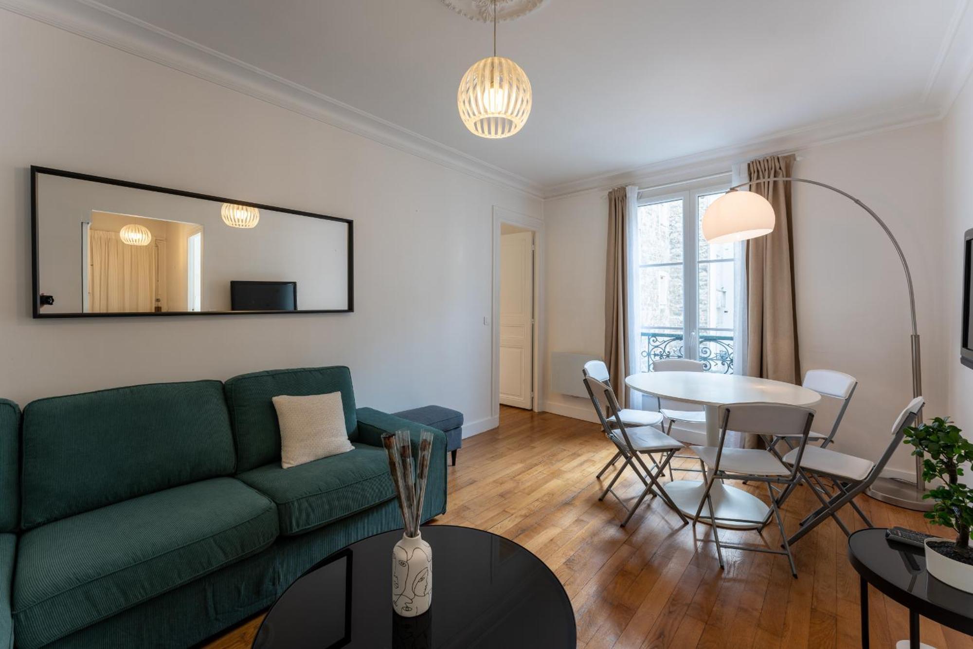 De Luxe Champs Elysees Neuf *