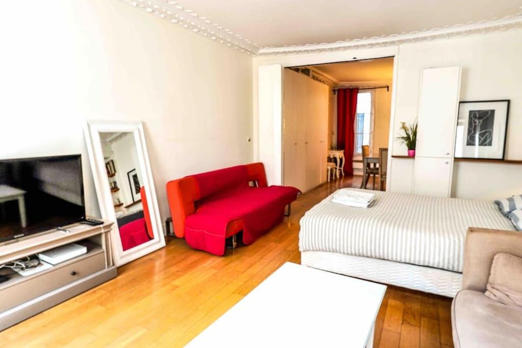 Spacious Studio Near Montorgueil Apartment Paris
