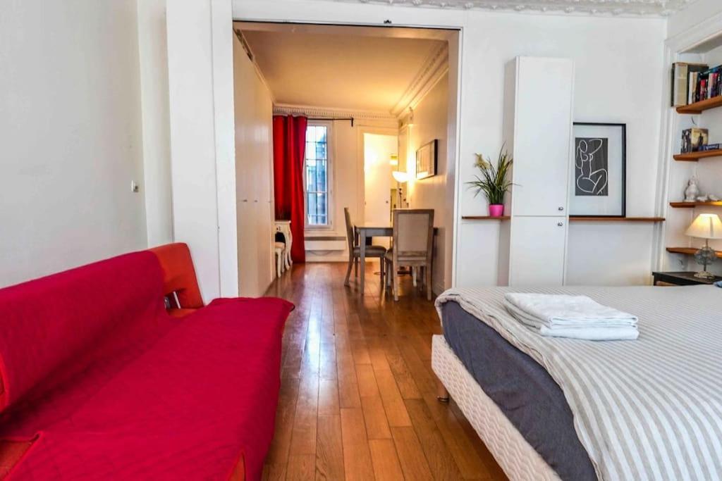 Spacious Studio Near Montorgueil Apartment
