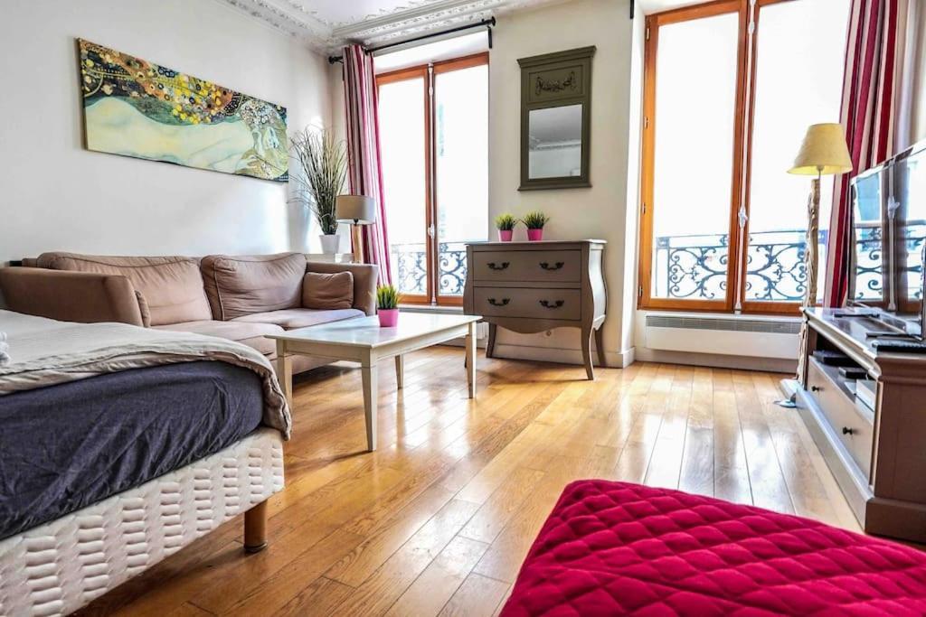 Spacious Studio Near Montorgueil Apartment Paris