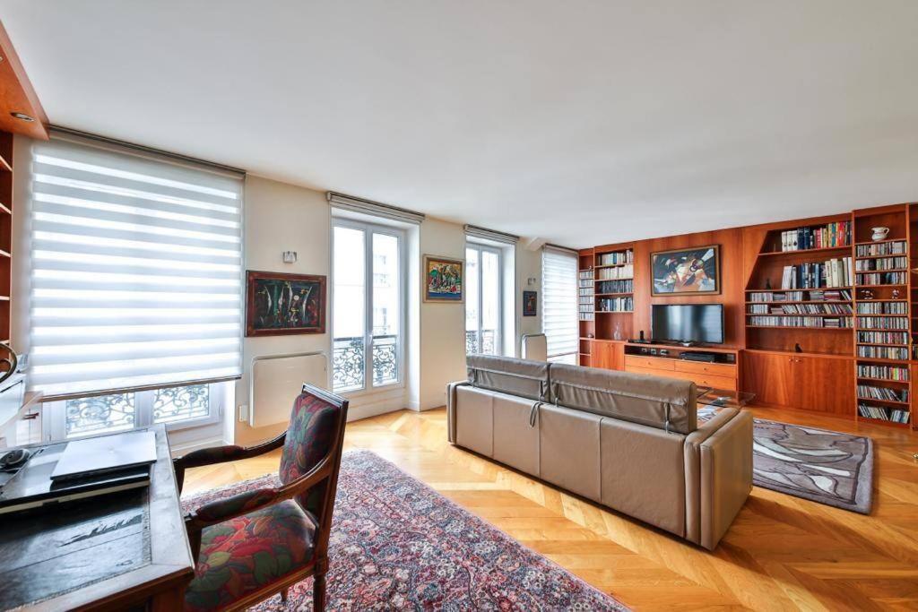 Apartment Standing Montorgueil Paris