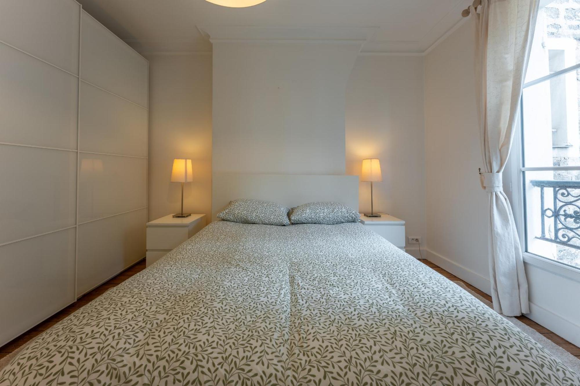 De Luxe Champs Elysees Neuf Paris