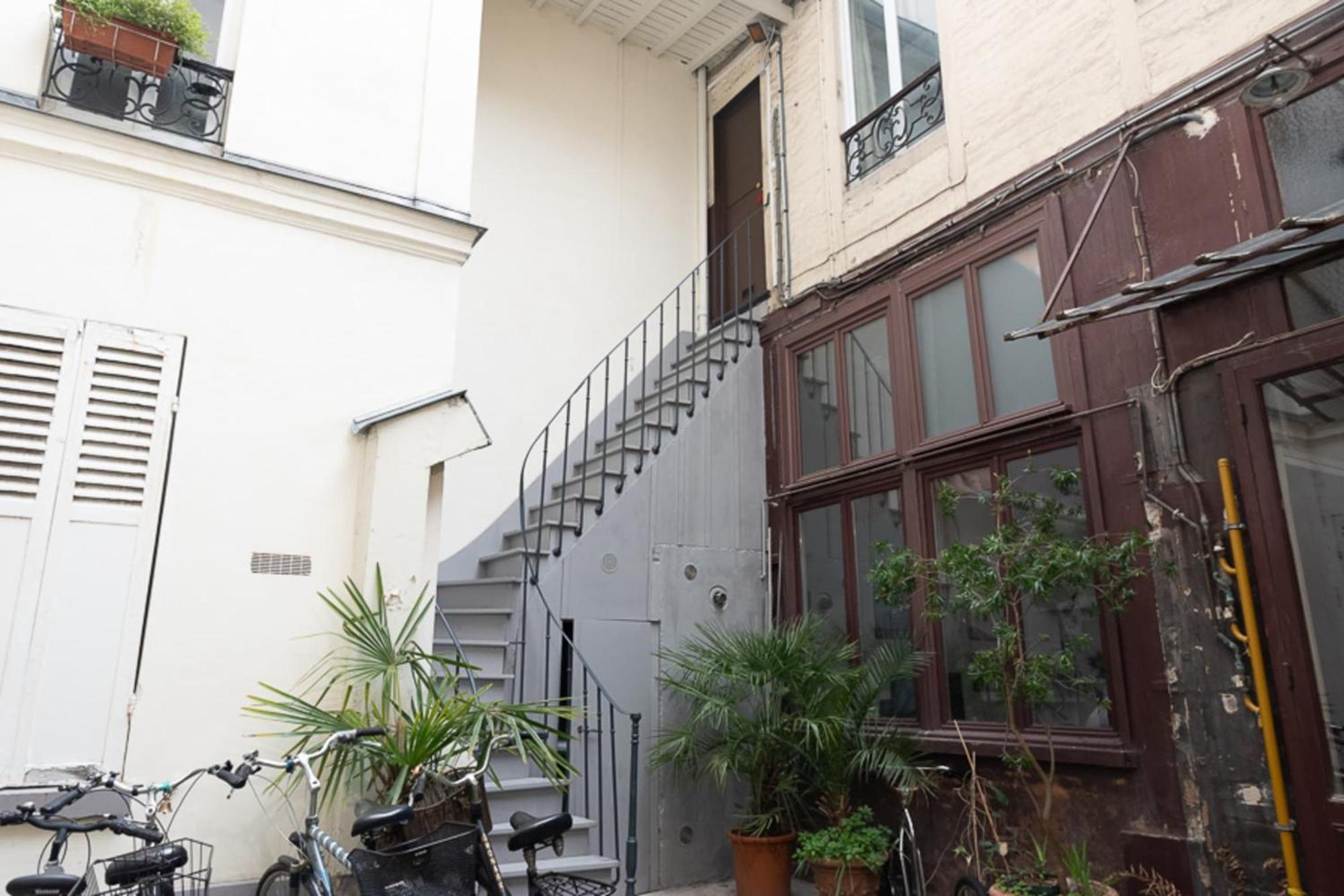 Apartment Atypical Duplex Near Pere Lachaise *