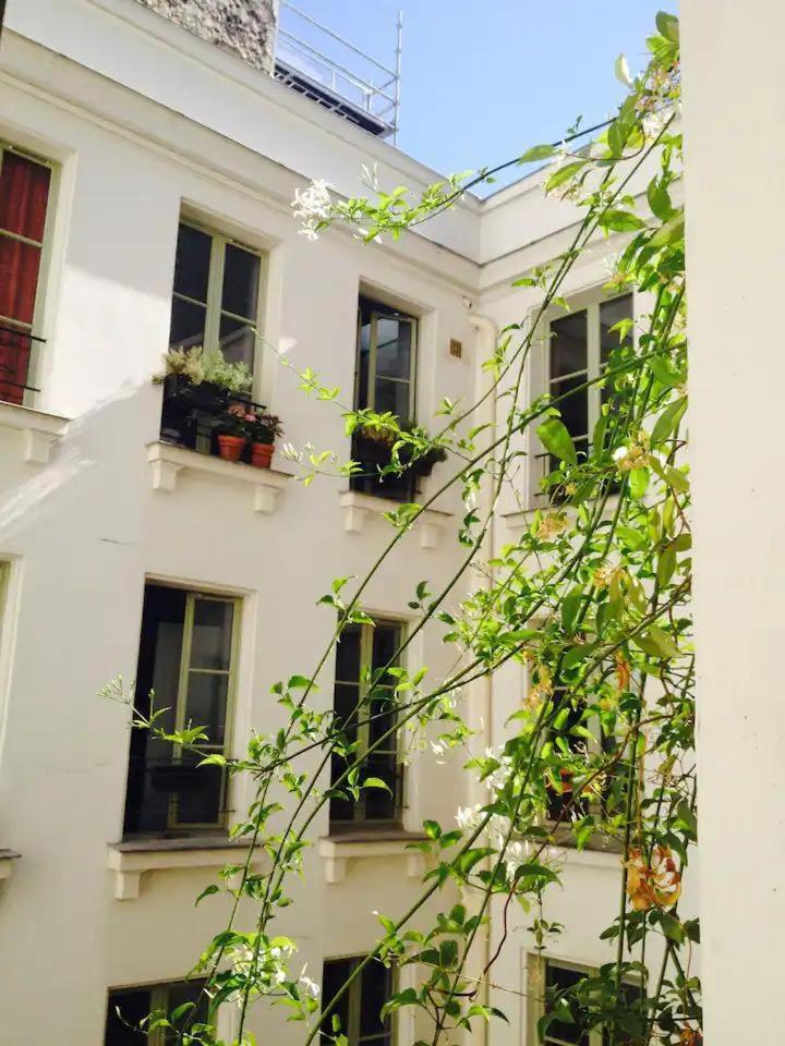 Romantic Near Le Marais Apartment