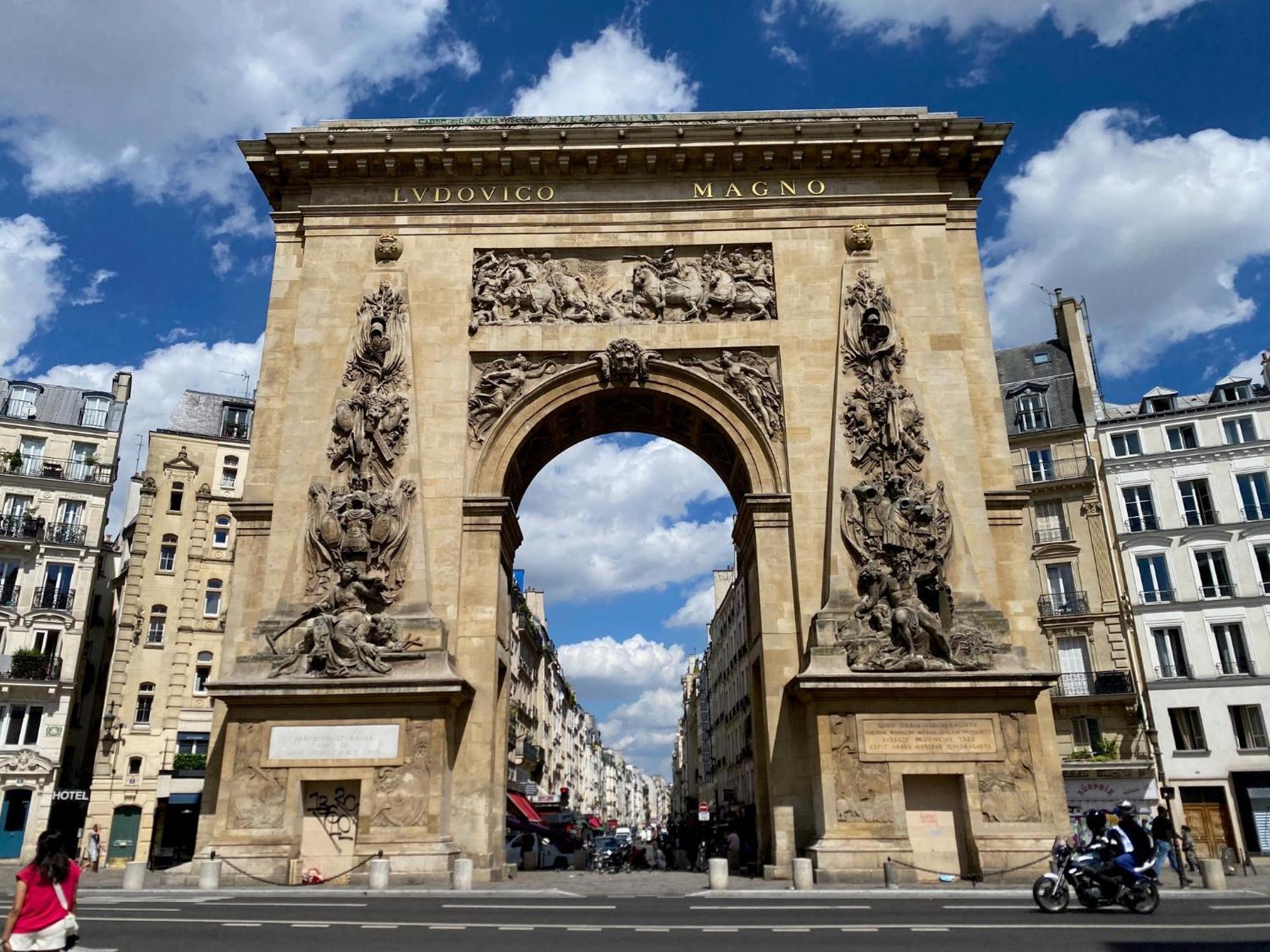 Romantic Near Le Marais Apartment