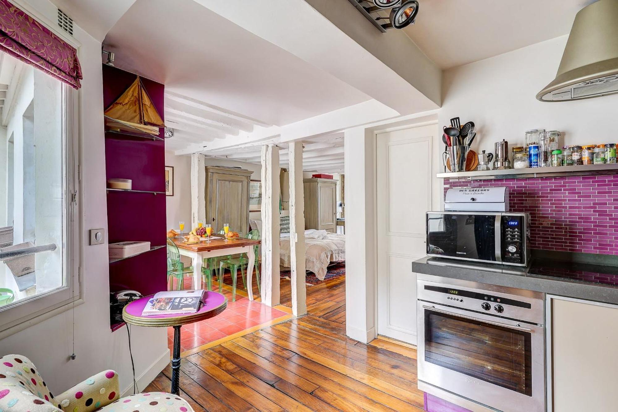 Apartment Pompidou & Louvre - 1br - Cityapartmentstay Paris
