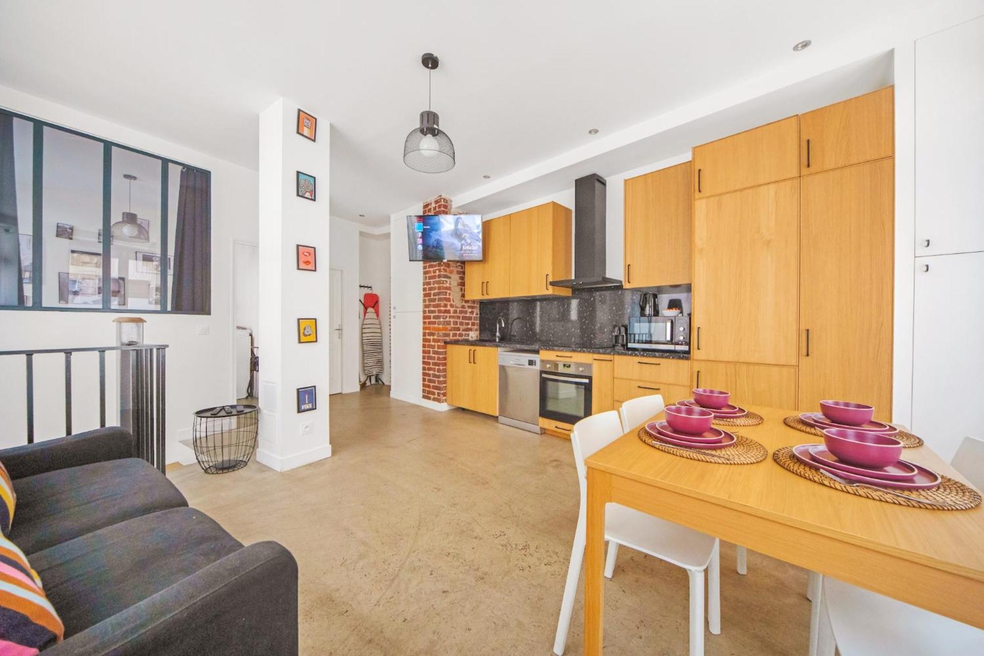Large Flat Very Close To Montmartre Paris