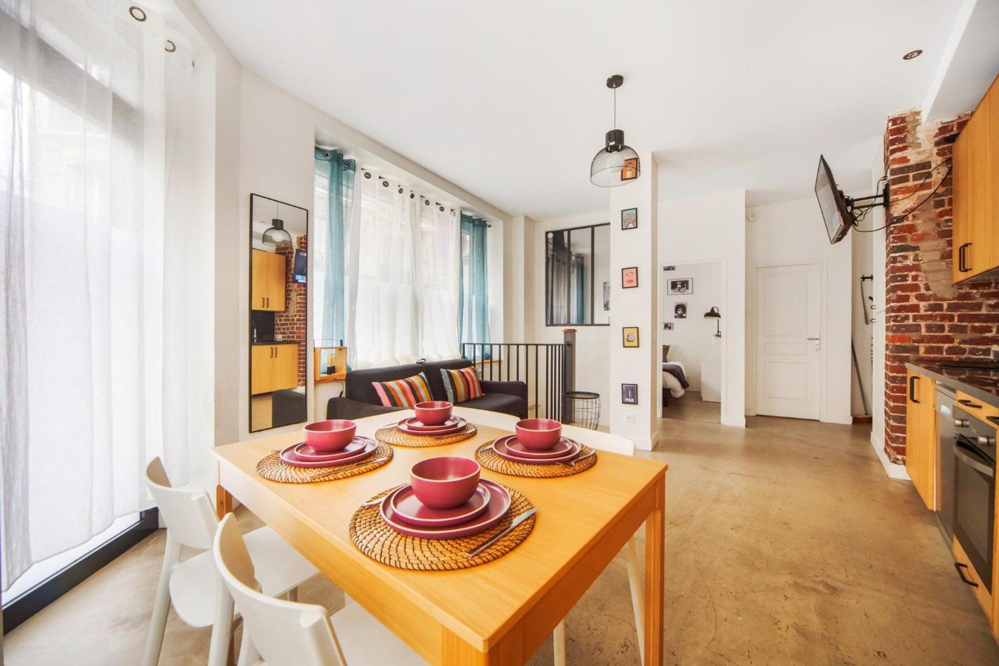 Large Flat Very Close To Montmartre