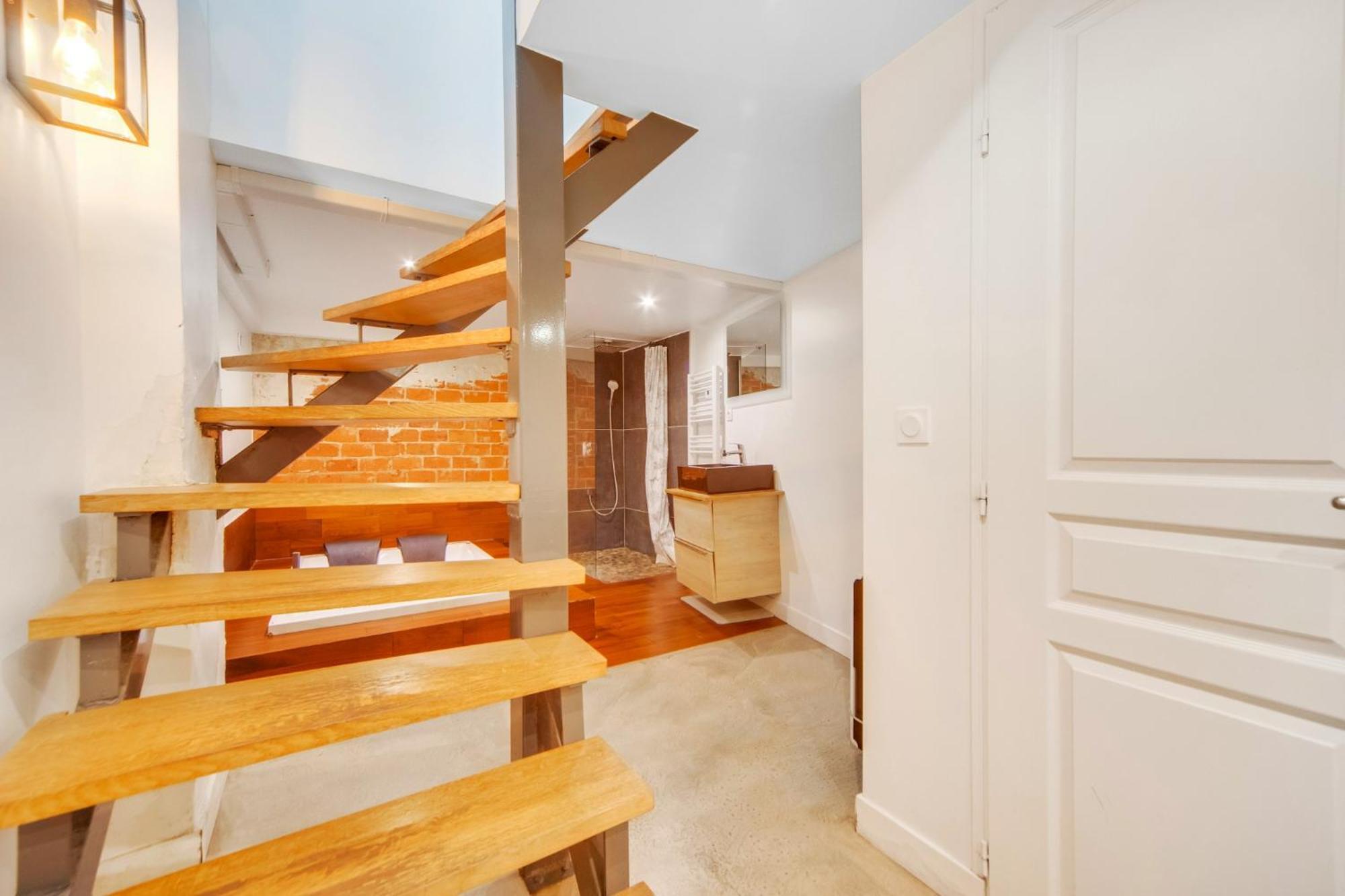 Large Flat Very Close To Montmartre * Paris