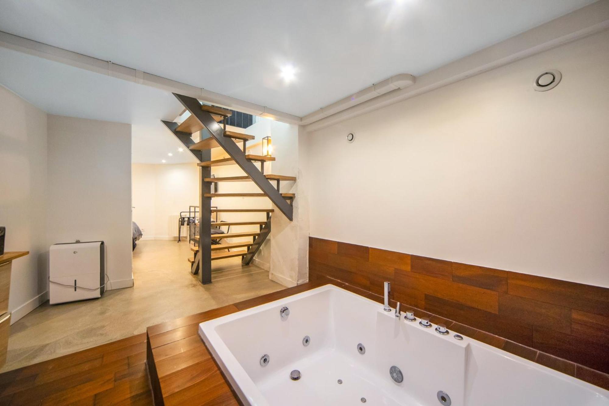 Large Flat Very Close To Montmartre * Paris
