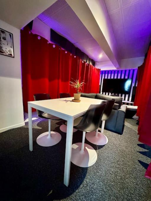 Appartement Experience Cinema Immersif Dans Renove Pres De Montmartre *