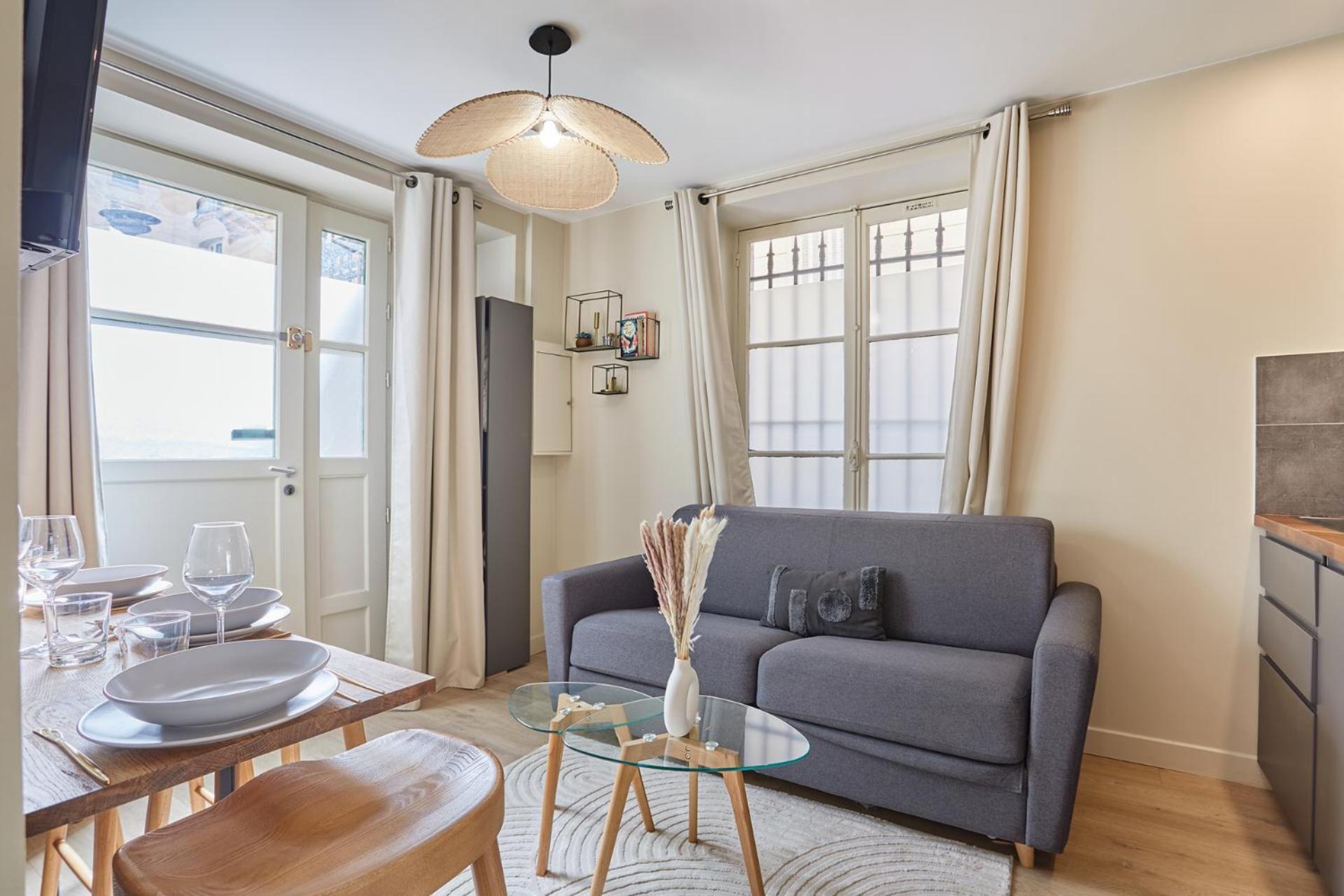 Center Of By Prestige Apartment *