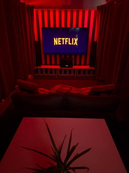 Experience Cinema Immersif Dans Renove Pres De Montmartre