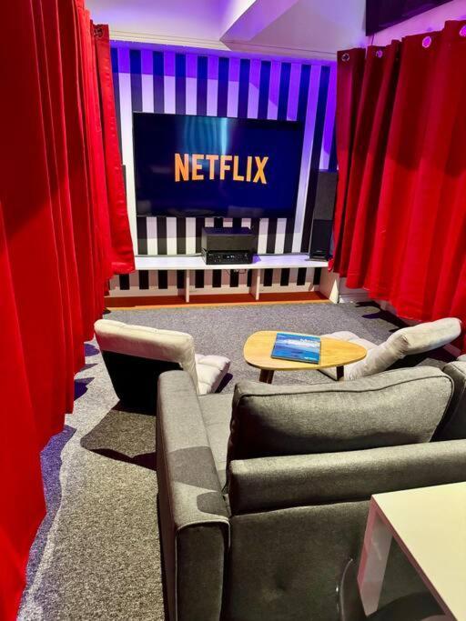 Experience Cinema Immersif Dans Renove Pres De Montmartre Appartement Paris