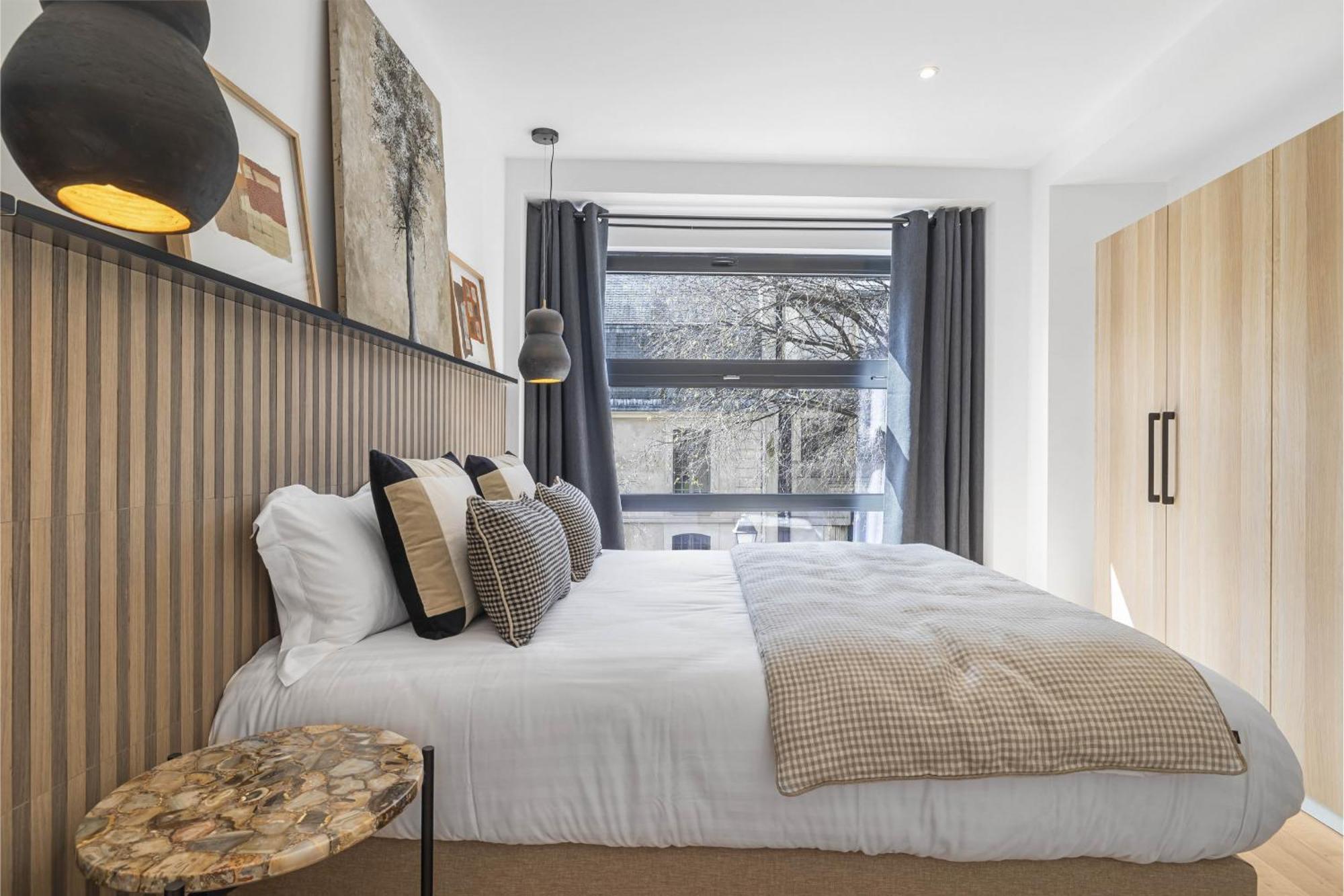 Signature Apartment *