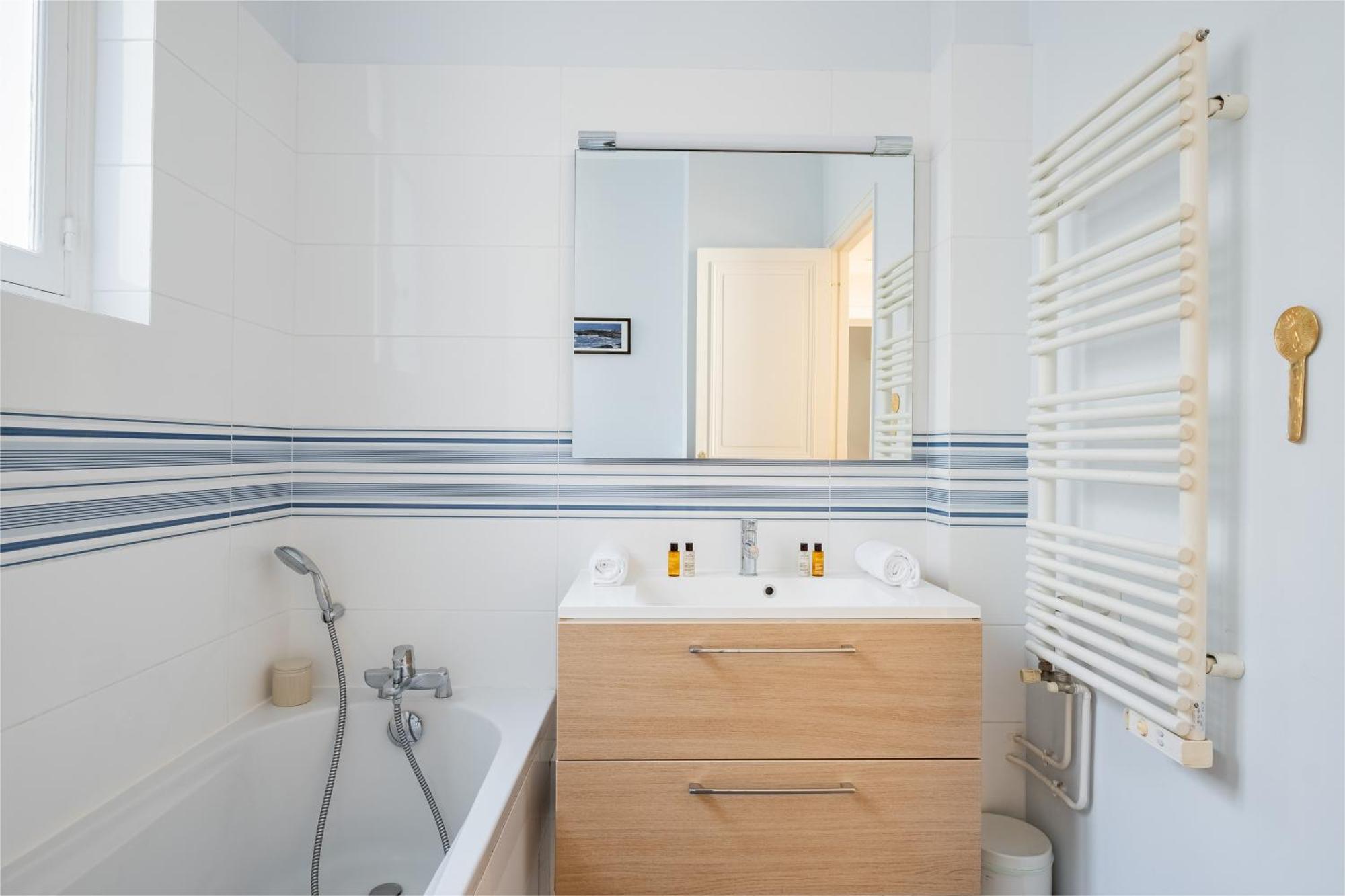 Apartment Veeve - Enlightened Elegance