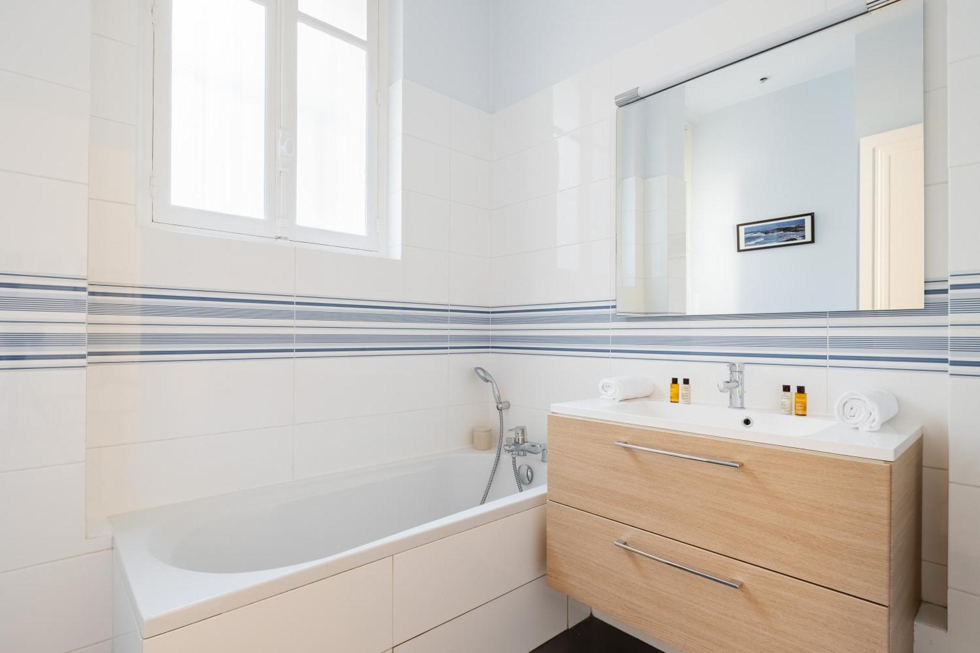 Apartment Veeve - Enlightened Elegance Paris