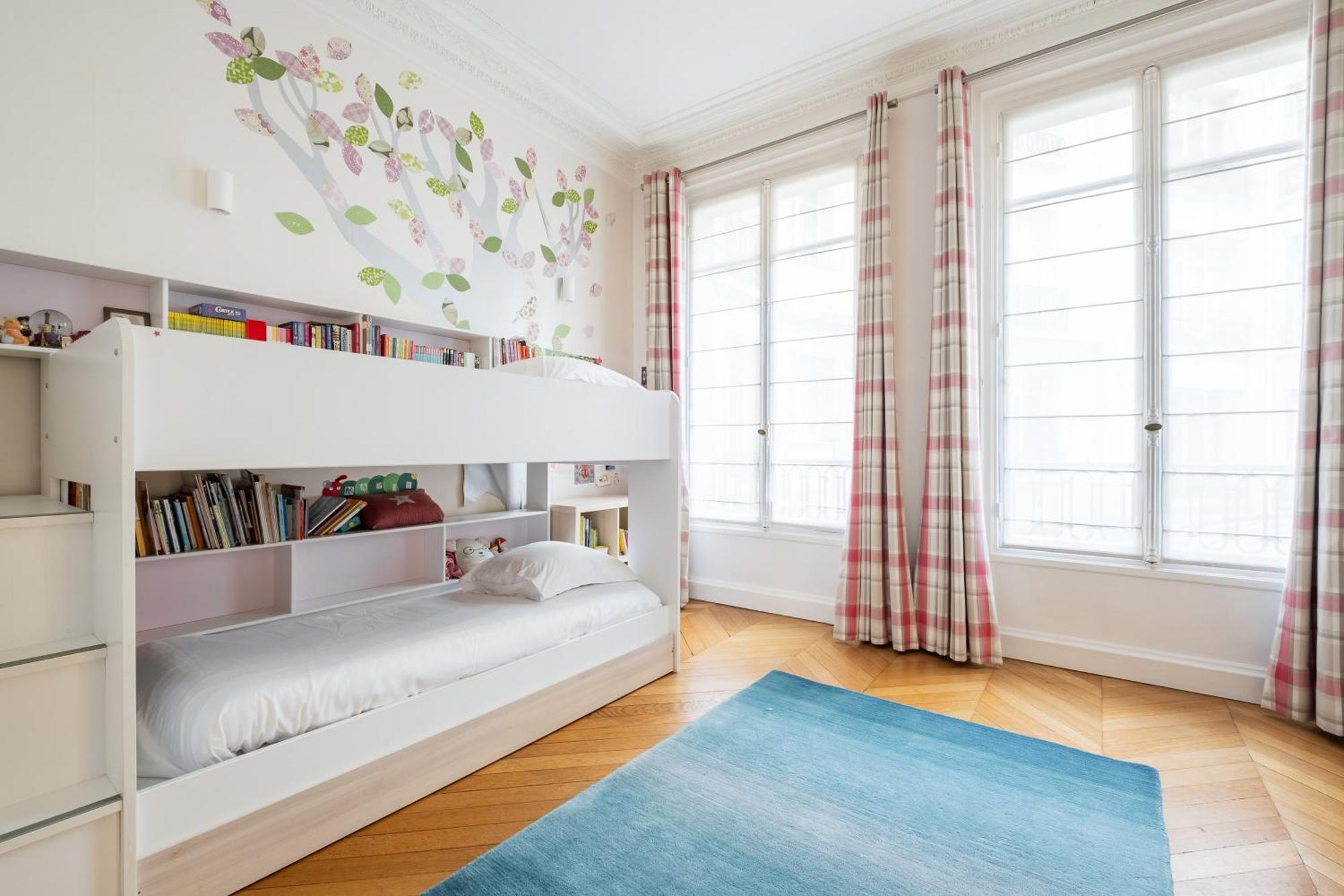 Apartment Veeve - Enlightened Elegance