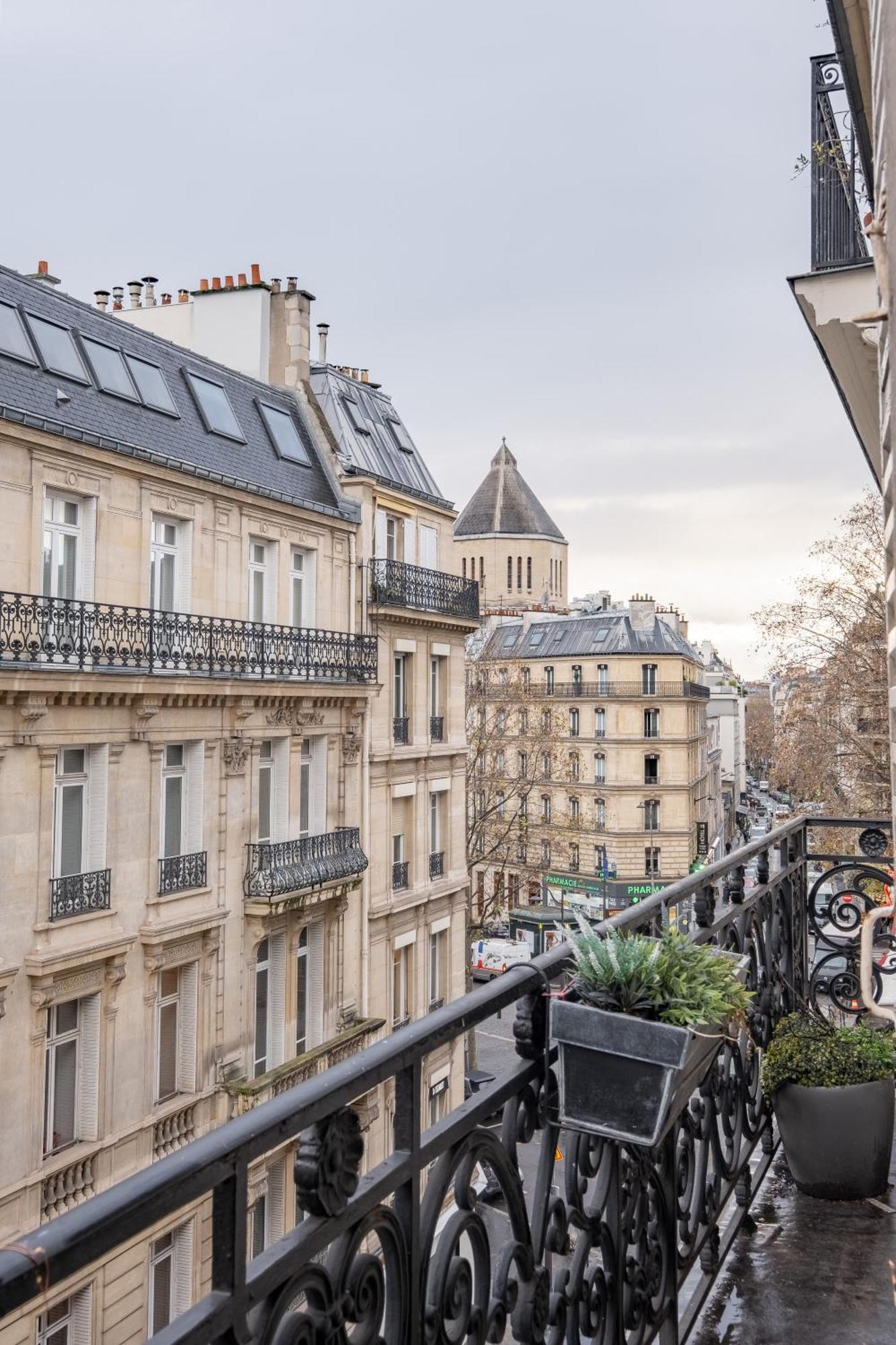 Apartment Veeve - The Artist's Paris