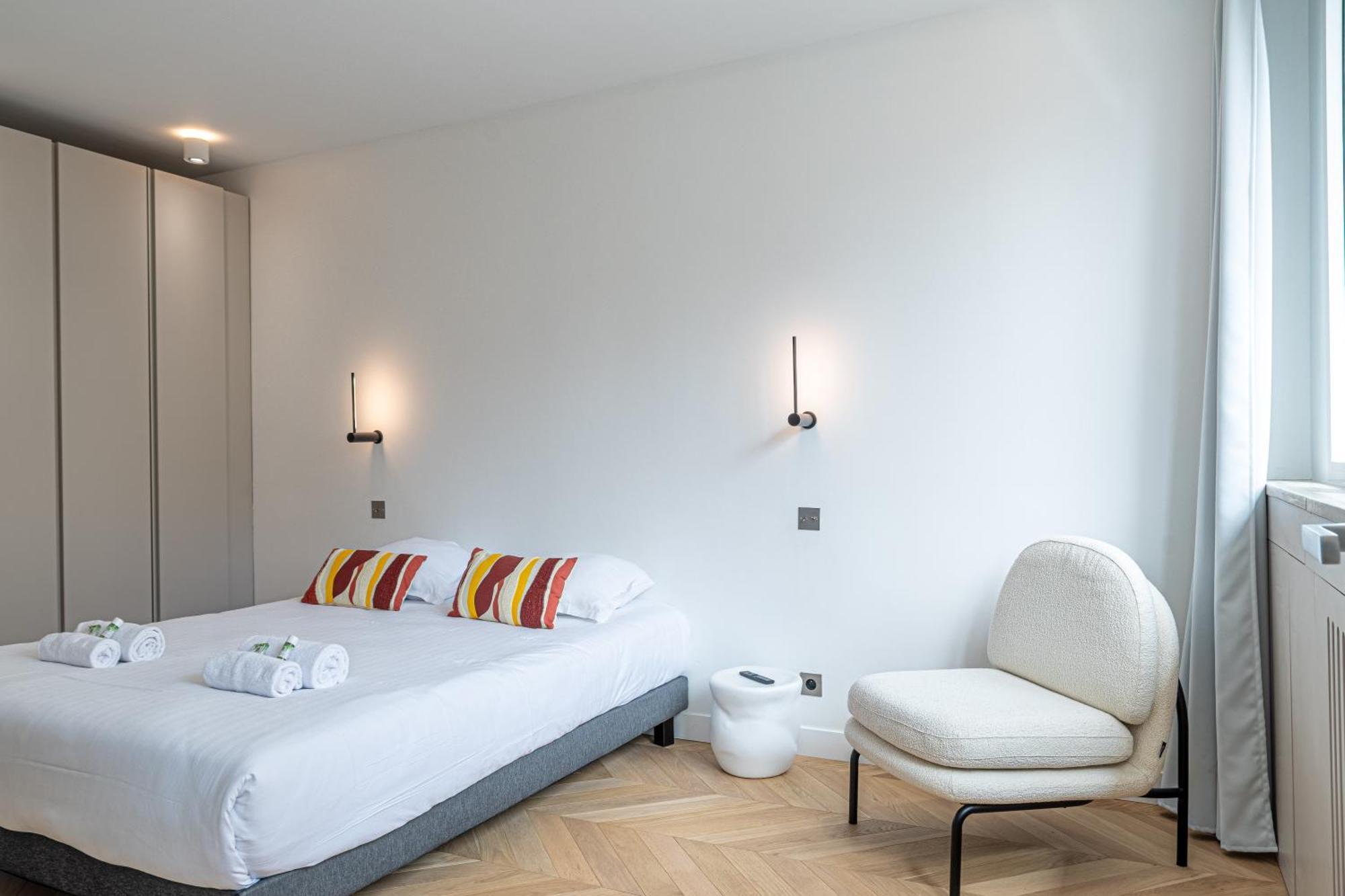 Apartment Lavie Maison : A C & Eiffel Tower View