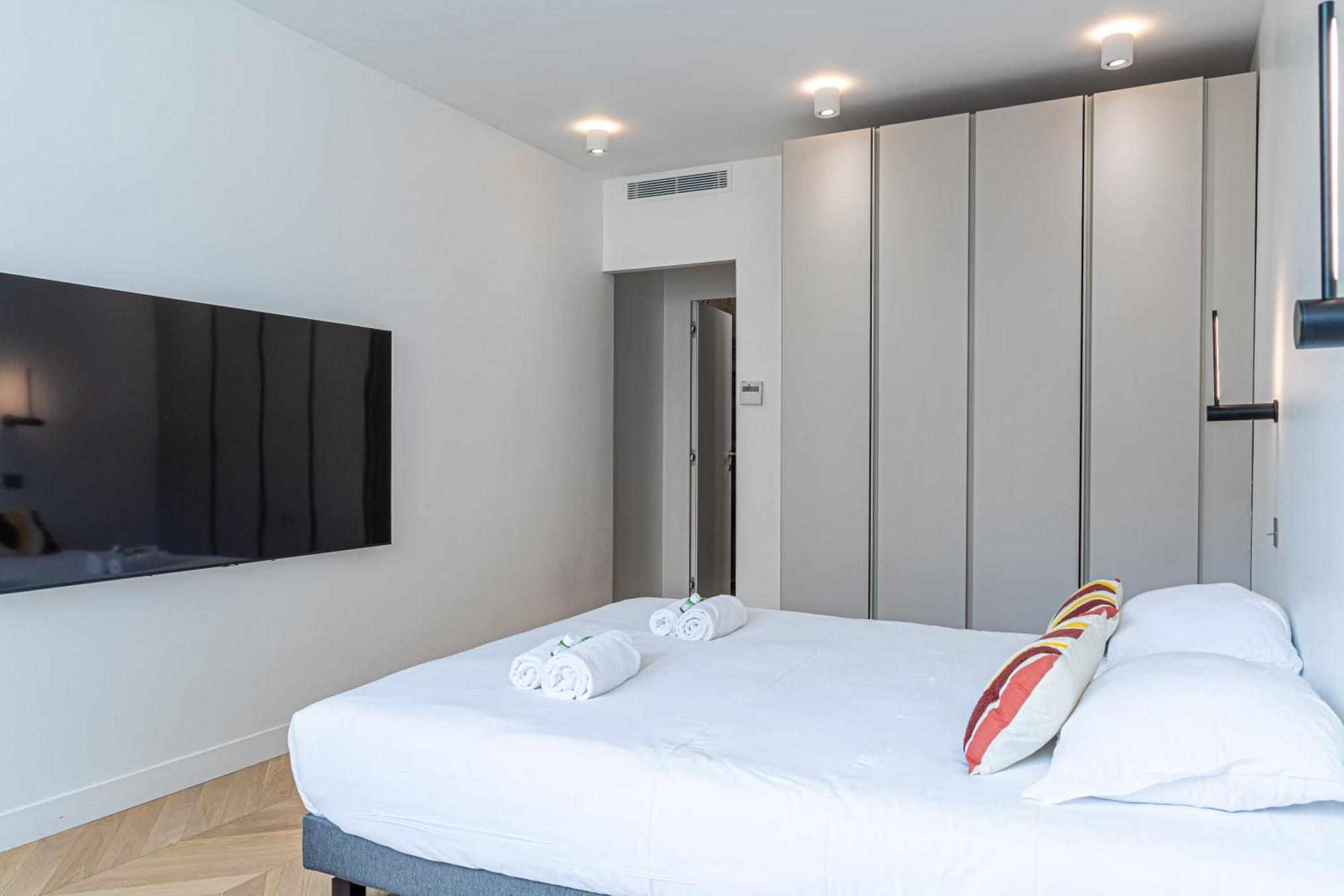 Lavie Maison : A C & Eiffel Tower View Apartment