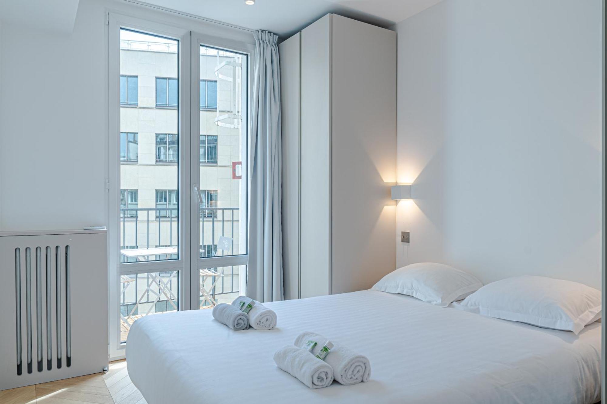 Lavie Maison : A C & Eiffel Tower View *
