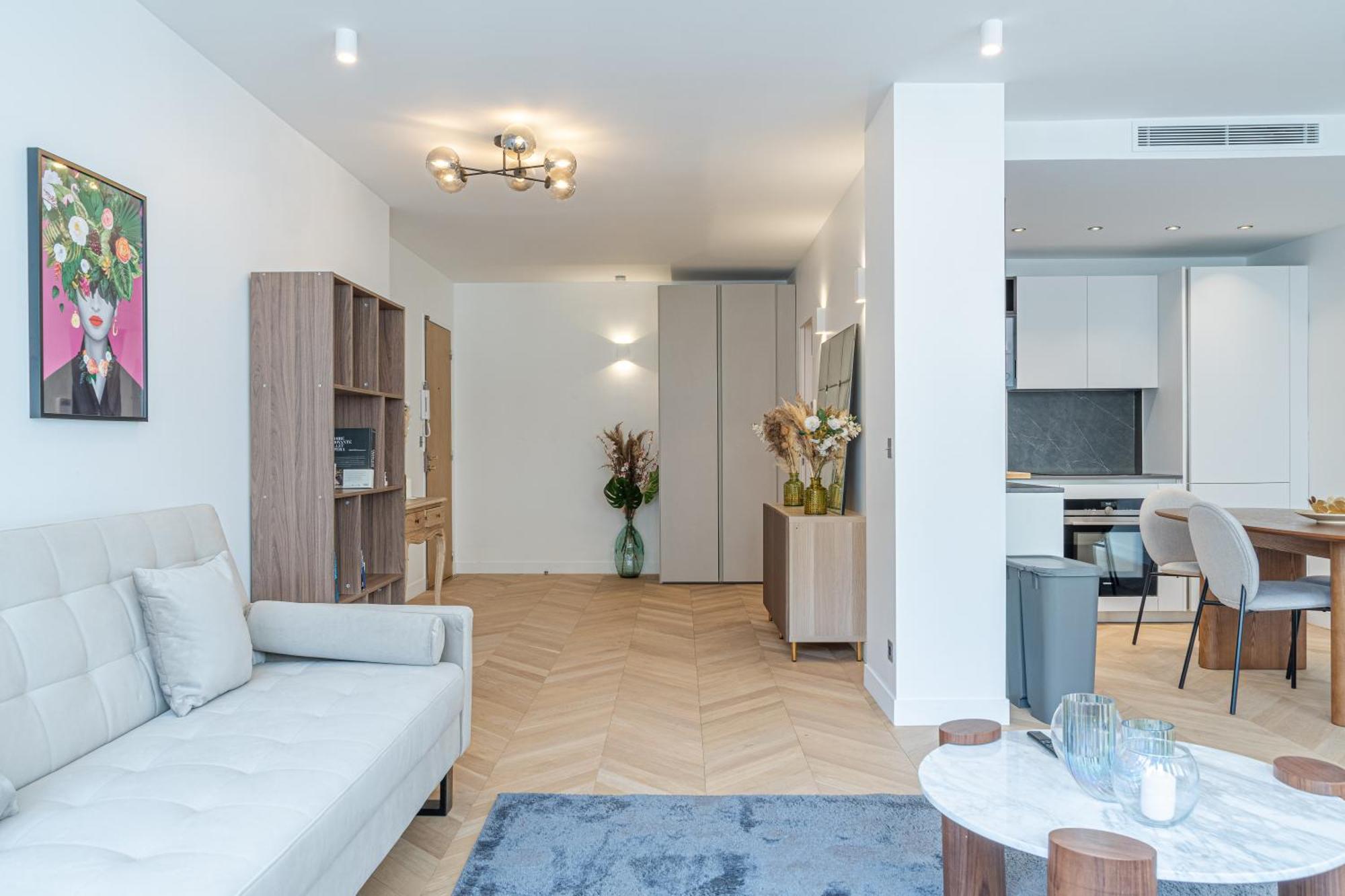 Apartment Lavie Maison : A C & Eiffel Tower View